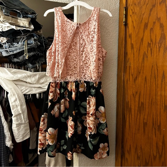 lacy pink and black floral mini dress - Picture 4 of 8